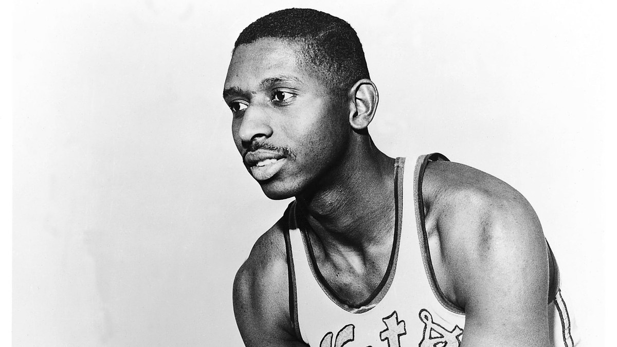ამ დღეს 76 წლის წინ: ერლ ლოიდი NBA-ის მატჩში მონაწილე პირველი შავკანიანი კალათბურთელი გახდა